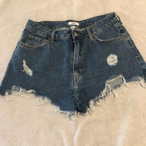 Forever 21‎ distressed  Size 29 denim shorts